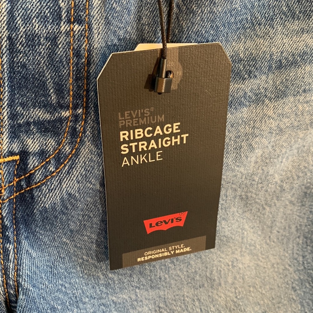 NWT Levi’s premium ribcage straight ankle distressed med wash 28” - Picture 7 of 16